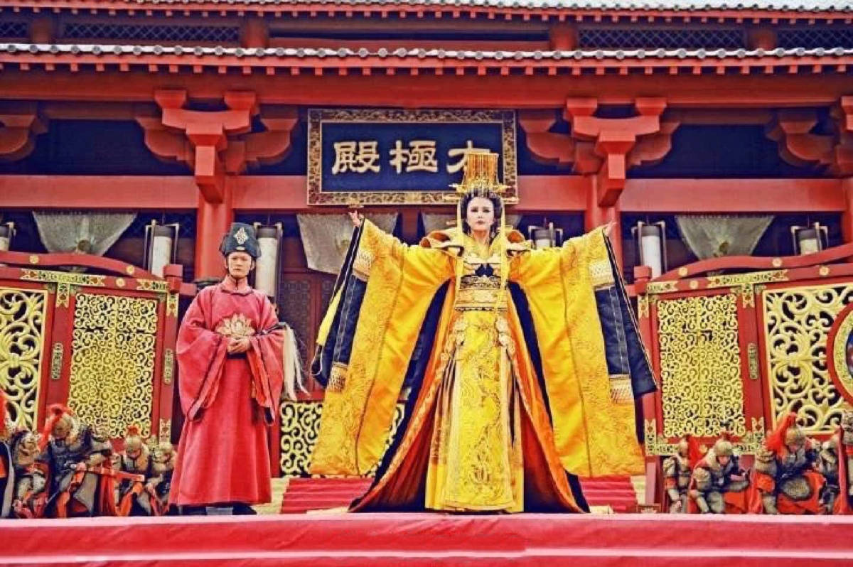 中国首部唐宫乐舞《大唐女皇》西安首演成功