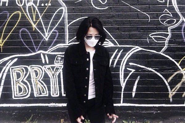 许晴|许晴剪萝莉短发装清纯，51岁状态还很年轻，形体如此优雅！