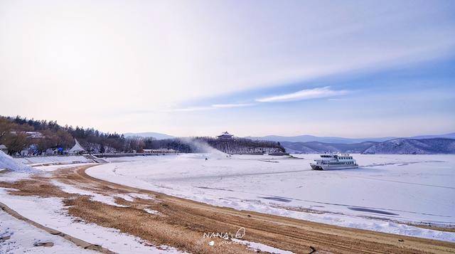 黑龙江的这片湖泊，冬日结冰宛如仙境，充满浪漫的情调_镜泊湖