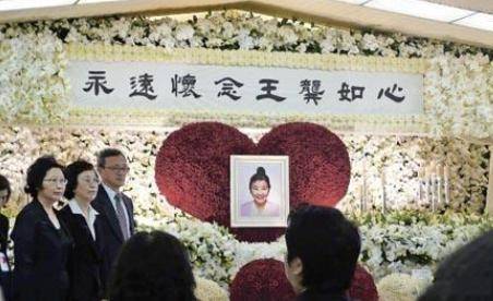 中国第一女首富，丈夫被绑架30年至今没找到，死