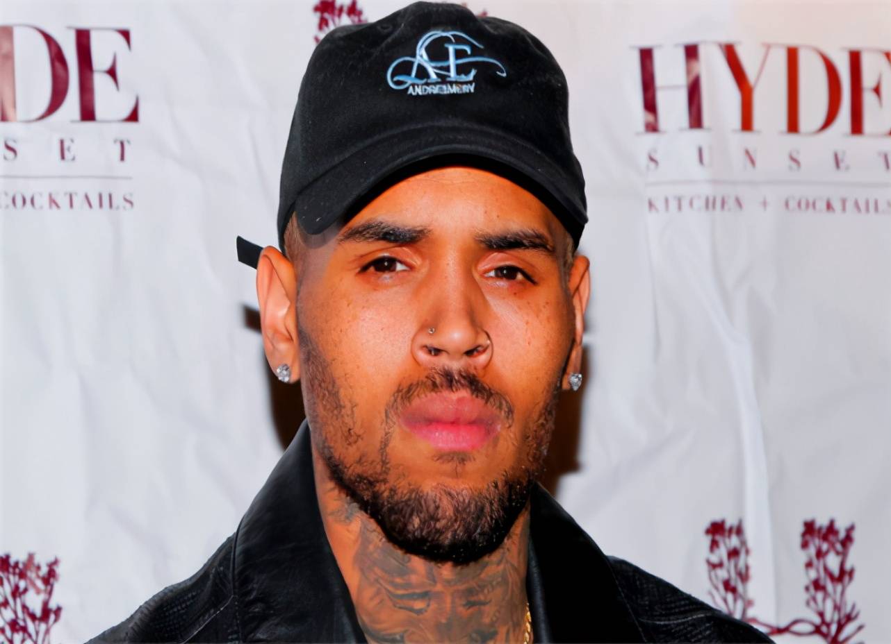 从蕾哈娜到阿米卡，情史复杂的克里斯·布朗要收心做个好爸爸_搜狐网, image size:1282x928