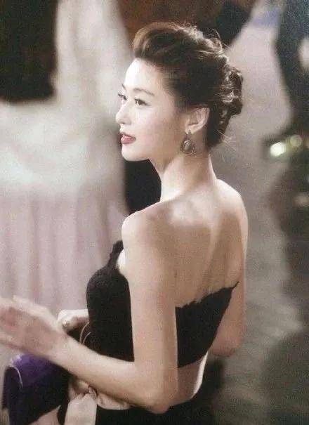 陈红和|女明星比美暗自发力？！唐艺昕产后复出美炸天，可惜对上了婊里婊气的乔欣...