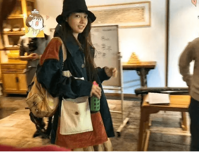 皮肤|郭碧婷产后首照，素颜不蜡黄又白回来了，坐月子这么多人伺候！