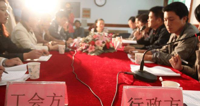 “因为公司效益好，利润大”，所以公司决定员