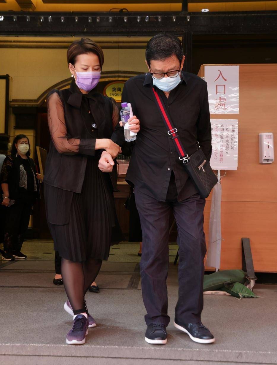 老戏骨梁淑庄出殡，遗愿曝光令人唏嘘，胡枫憔