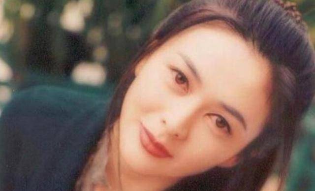 十三姨关之琳简介 2650b29cc3b64c61a9ea794efc336f8e.jpeg