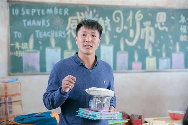 原创当捷豹路虎遇见31岁希望小学校长陈友书