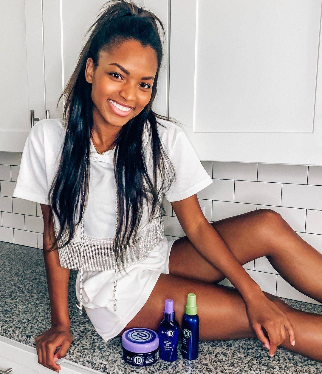 伊万卡|美国小姐选美冠军出炉！她皮肤黑嘴唇厚，伊万卡老公看她目不转睛