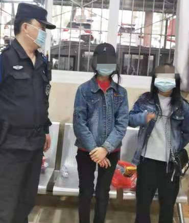 两学生因学习差欲退学闯社会，在火车站被民警