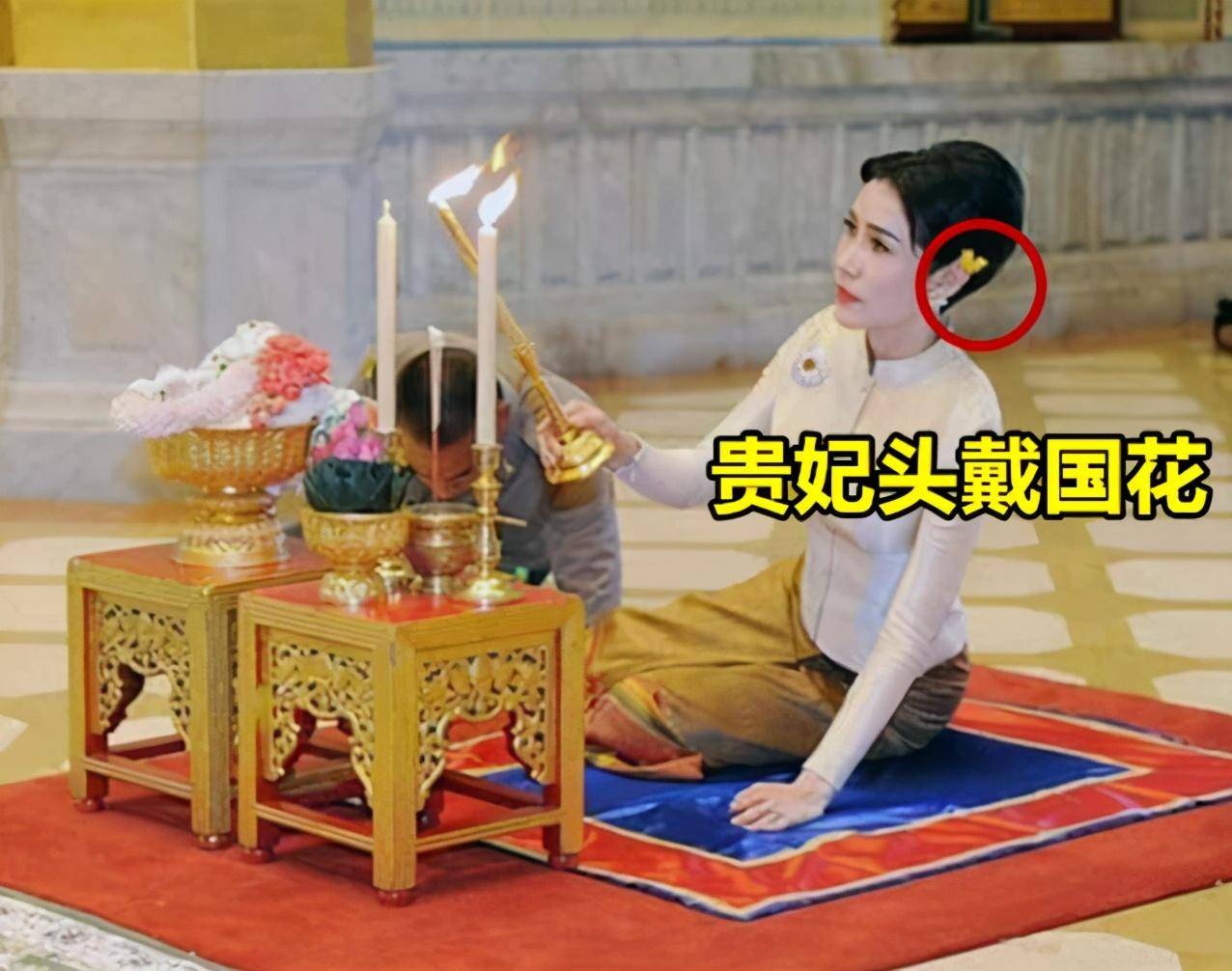 连换|诗妮娜衣品提升了！连换两身传统裹身裙，黄色明艳黑色高冷显稳重