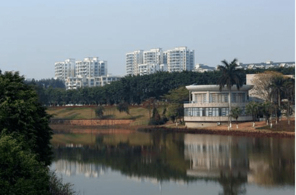 小镇gdp_怪诞小镇图片