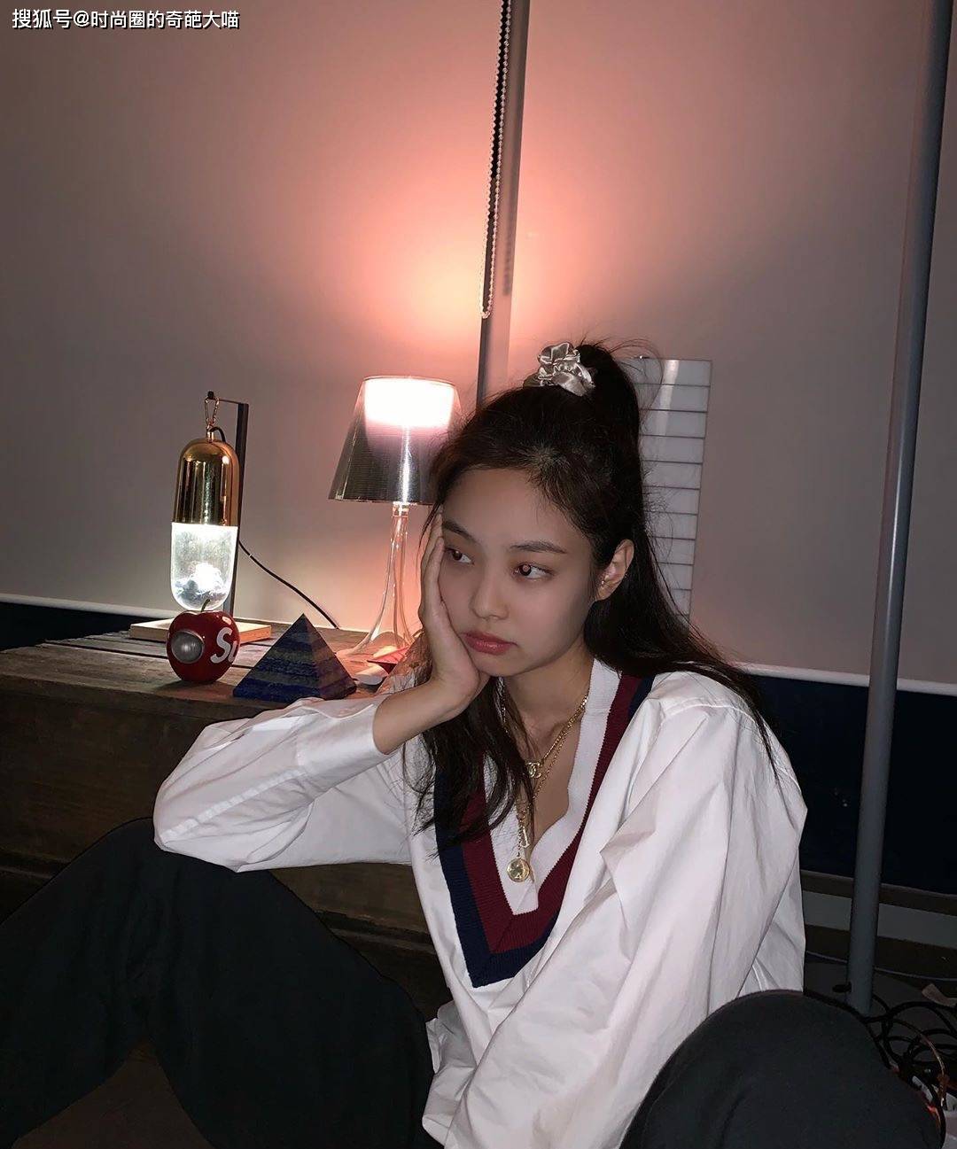 上镜|长发难打理又毛躁？学会俏皮半扎发，脸型变小巧还十足上镜