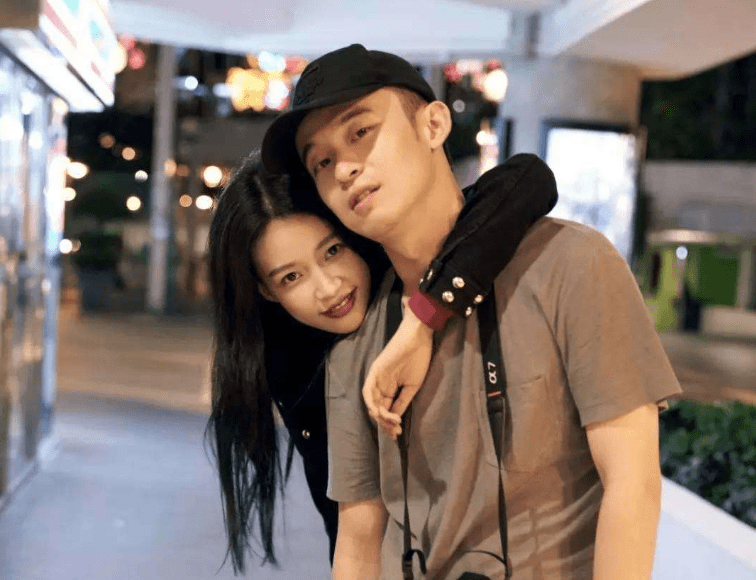 王京花经纪人的儿子 87bf9dbec5a7406b96e782d469962cb0.png