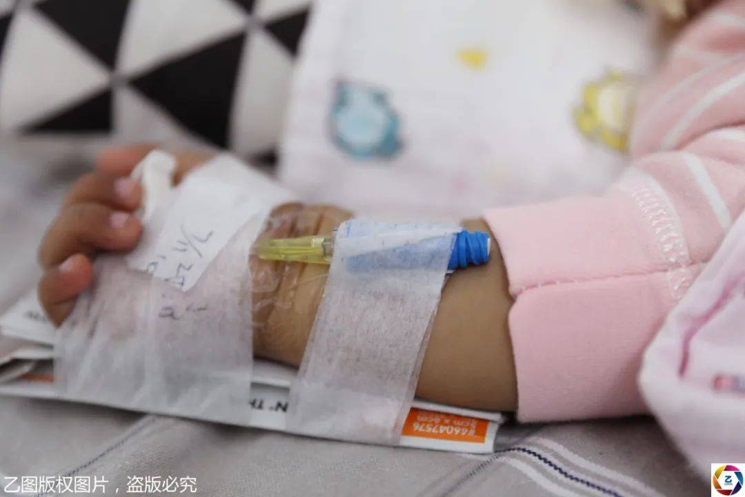 怪物|大如气球,妈妈心痛却束手无策四川2岁小萝莉肚里长“怪物”