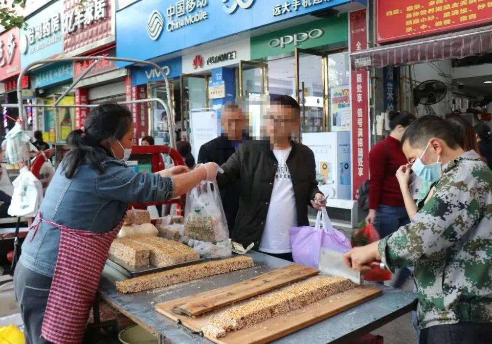 平昌有多少人口_附视频 平昌某路口一人倒地不起,地上还有一摊红色的......