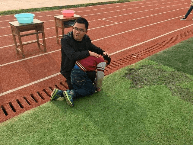 游泳|网友：别管家长怎么样，这是服务问题婴儿泳池溺水索赔150万
