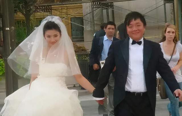 黄奕自揭与黄毅清的夺女大战,将过往变成表演素材