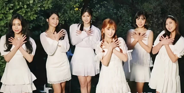 出道10年韩流女团apink,公开新专辑概念预告,朴初珑清纯美貌引热议