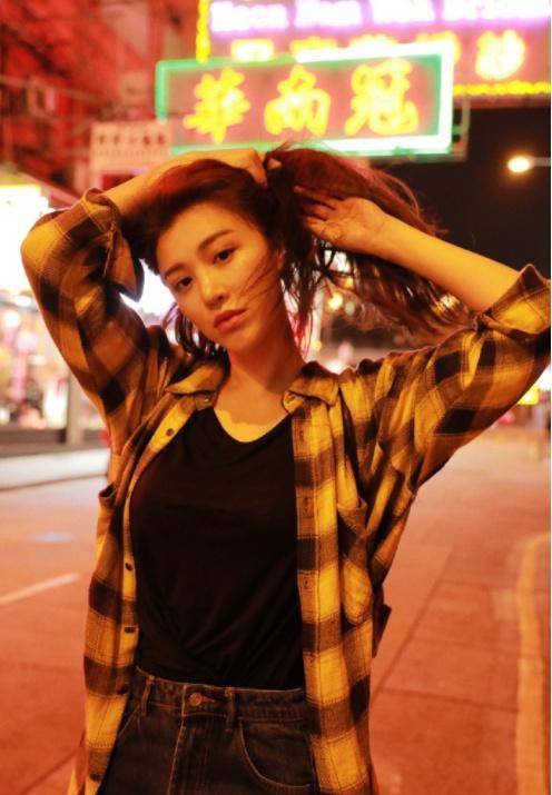 刘翔|刘翔前妻葛天晒照，29岁皮肤白皙状态佳，减重后穿衣风格变时尚