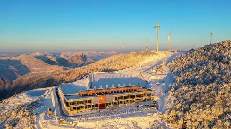 冬季滑雪就来五峰国际滑谈球吧体育雪场华中地区规模最大、功能最全的滑雪场！(图1)