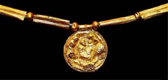 怎么卖黄金饰品 93c73e1a7b0a4582a71ffff1709e583a.jpeg