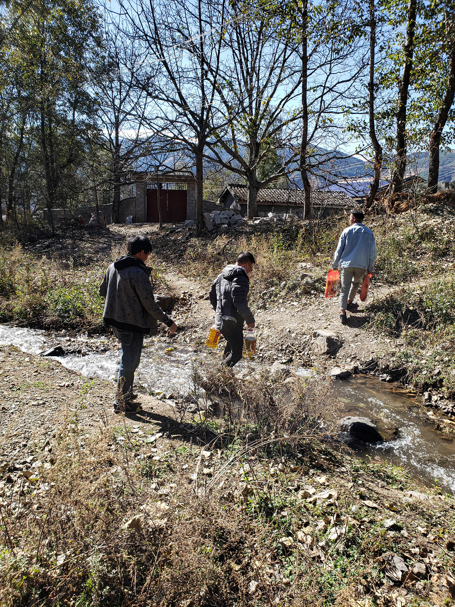 贫困山区有哪些地方?贫困山区地址亲自去可以吗-大凉山胡秋根支教老师