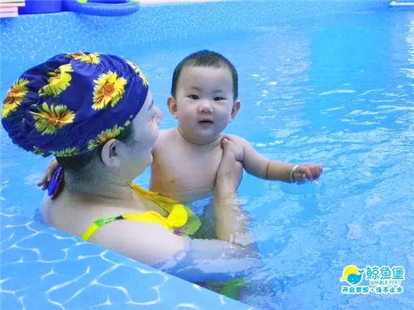 宝宝|担心宝宝游泳会感冒？天气冷了