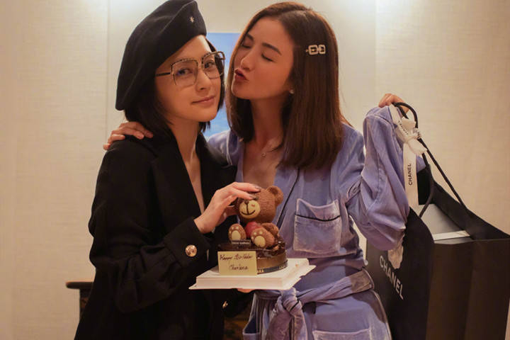 阿娇晒与阿sa亲密照,容祖儿意外抢镜