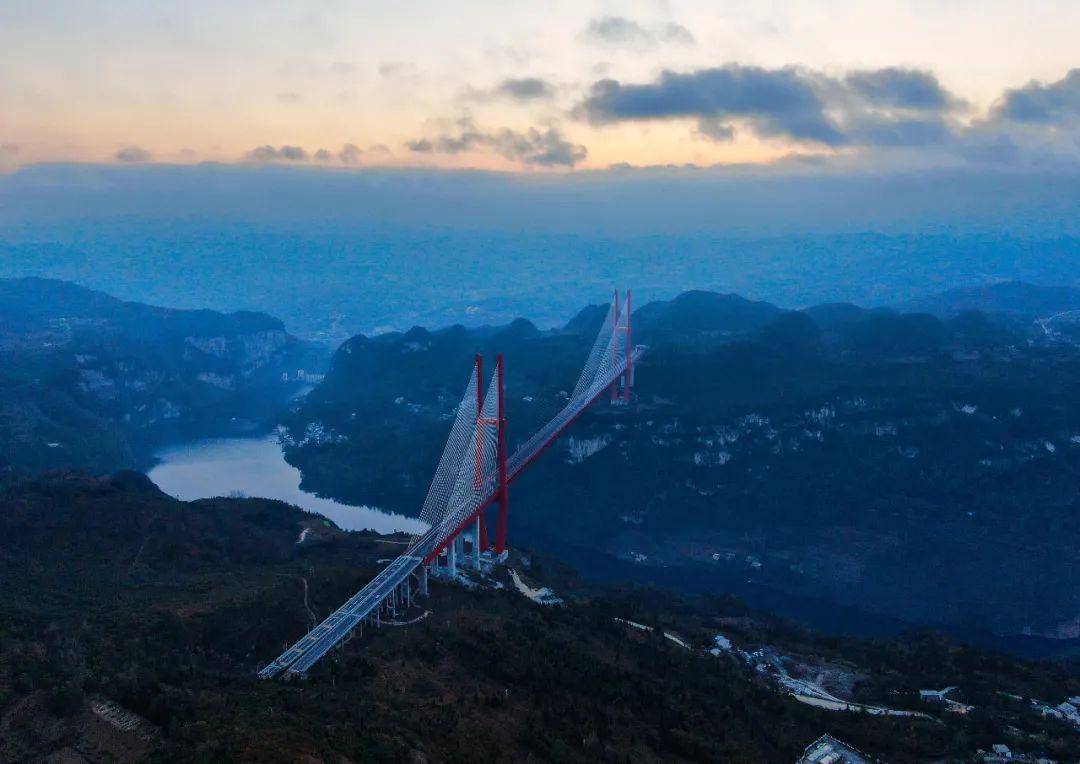 贵州：鸭池河大桥晨景美不胜收