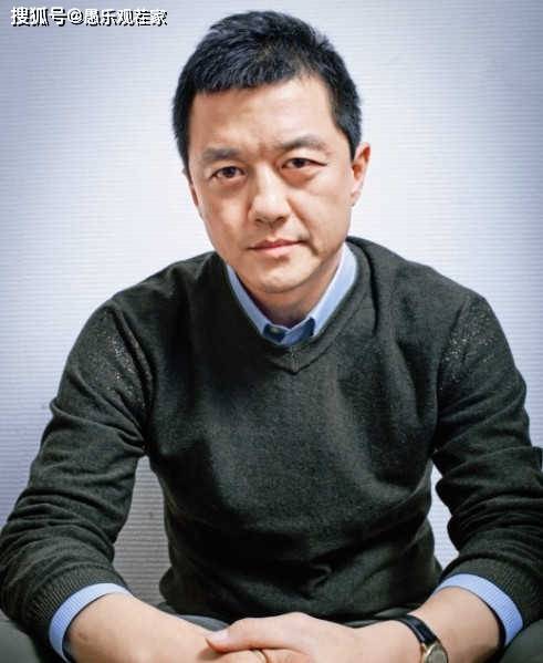 李亚鹏新恋情曝光后首现身，未见小19岁女友陪伴