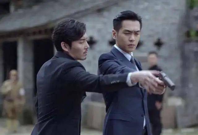 《隐秘而伟大》口碑爆棚，最火的不是李易峰，