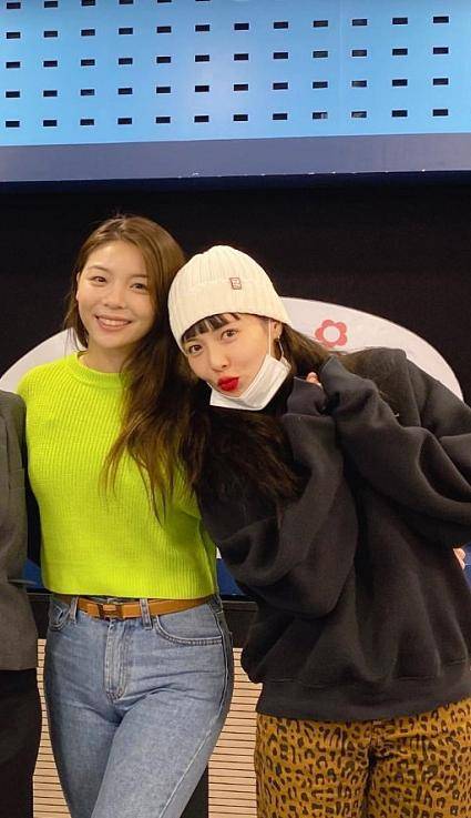 金泫雅齐刘海发型太少女了!一般人根本就hold不住,有颜任性