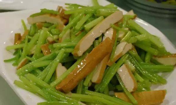 炒芹菜放西红柿好吃吗 3436533a8f3e47ae883e303d12e1d17e.jpeg