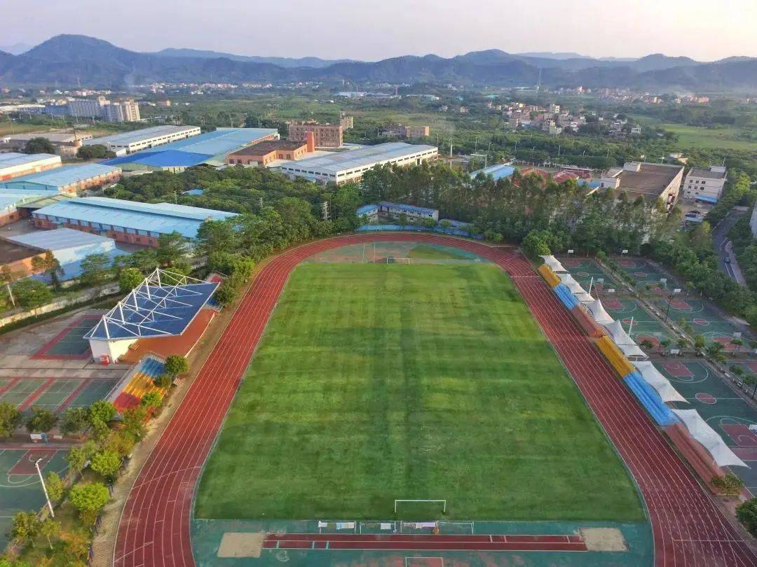 一所堪称环境一流的花园式大学 广州华夏职业学院 校园风景 学校环境