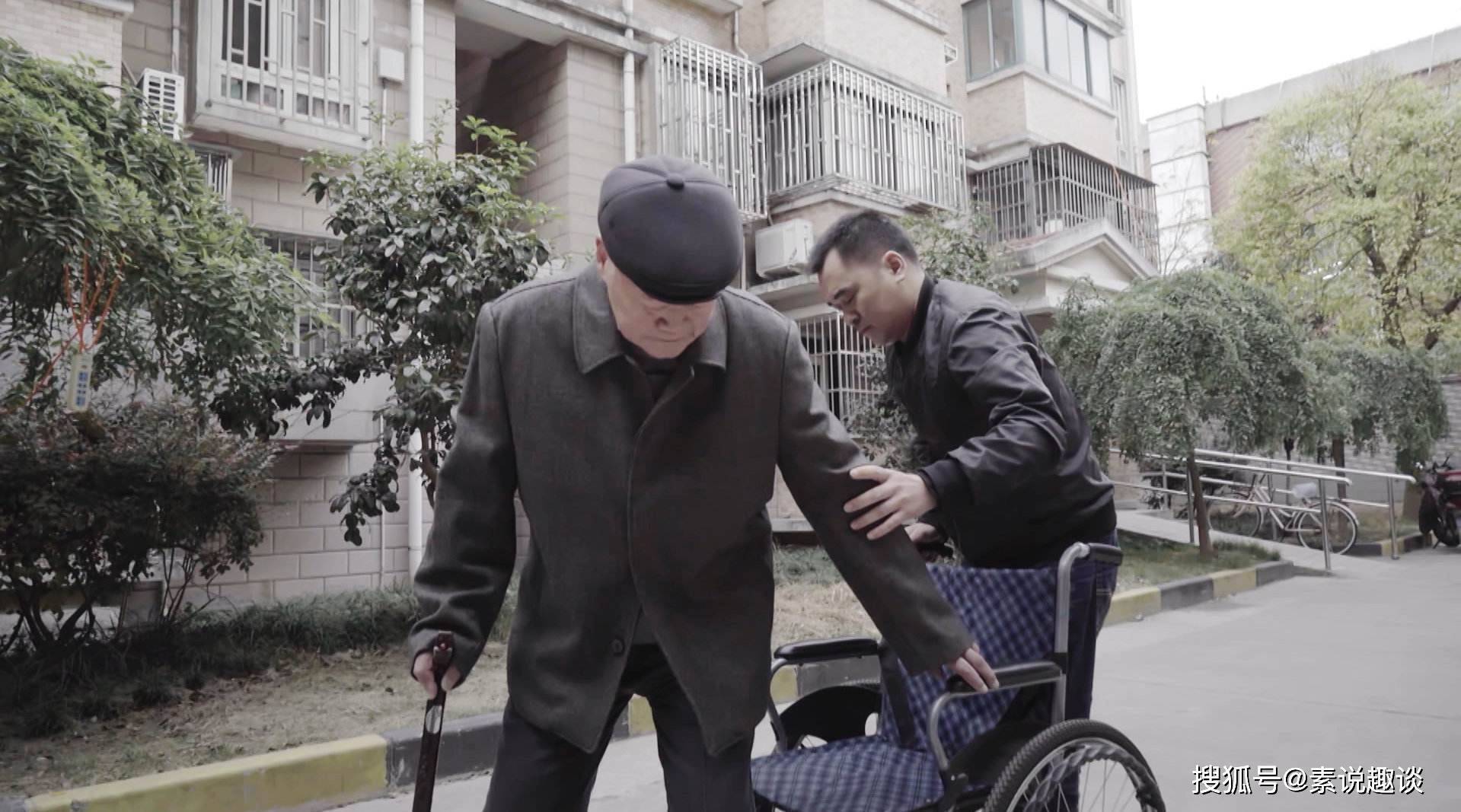 300万房产送水果摊主家属发声：老人有痴呆，房