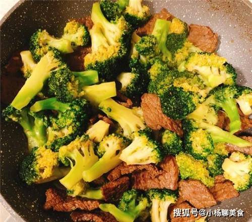 减脂餐晚餐西兰花 d07b0ae0e65c4bc4bdef31a8c23617dc.jpeg