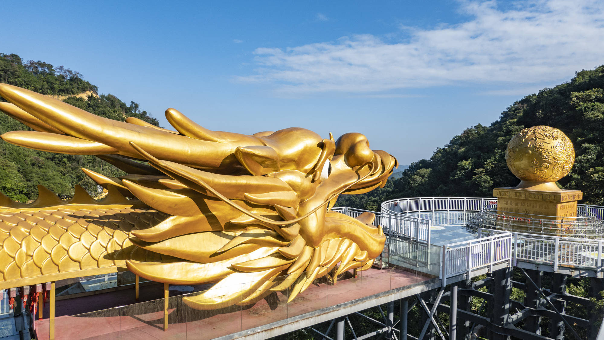自驾广东，高山之巅盘旋一条黄金“巨龙”，清远这个地方真是宝地
