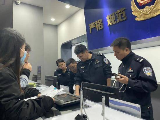 参加完杨坤的“32场直播带货”之旅 商家决定报警插图