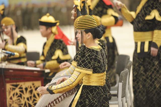 原创可汗探索演习中的蒙古女兵大多来自军乐团容颜美丽身材一致