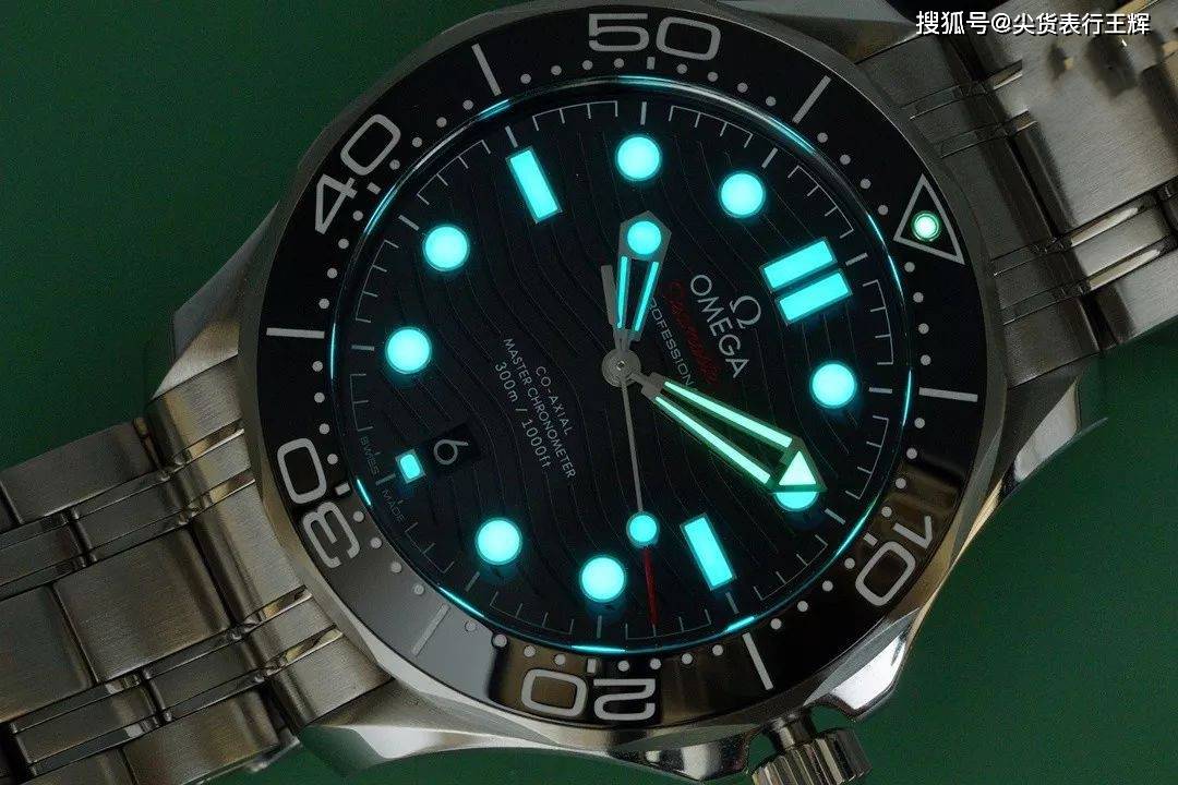 潜水腕表对比，欧米茄海马300如何能成为水鬼的竞争对手？_搜狐汽车_搜狐网