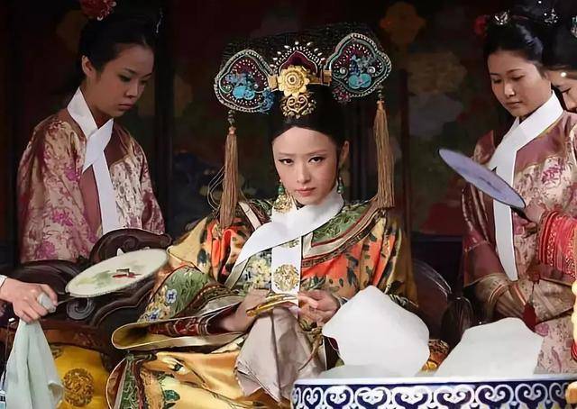 37岁蒋欣演少女，却因身材魁梧壮硕遭嘲？网友直
