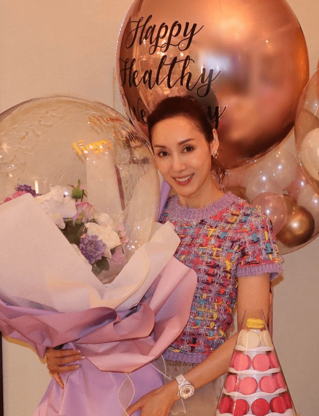 郭可盈庆50岁生日,晒一家三口照秀恩爱,女儿像老公林文龙_手机搜狐网