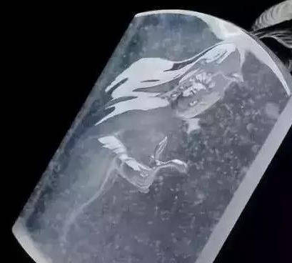 如何利用雪花棉转变成无色玻璃种翡翠原石鉴定方法!