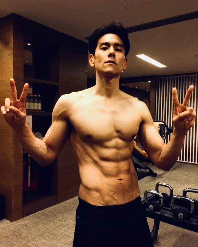 当红男明星身材合集:谁的身材你更喜欢?(排名不分前后