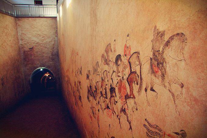 章怀太子墓发现一诡异壁画，画中一秃头引争议，揭开真相后真自豪_手机 