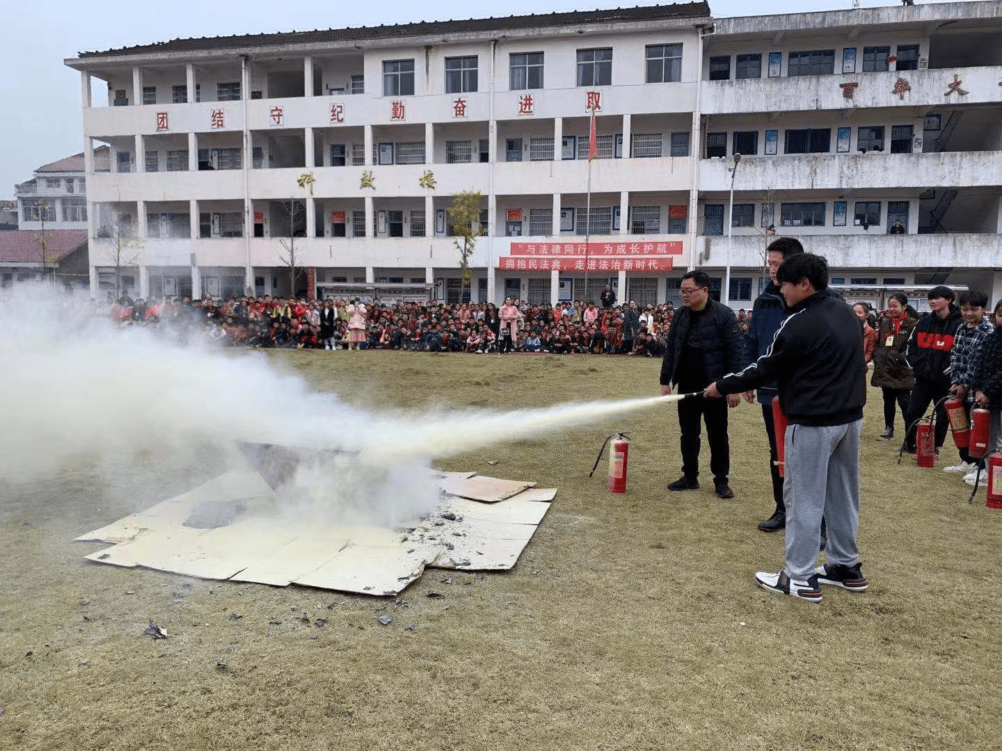 桃源县观音寺镇中学举行消防安全演练