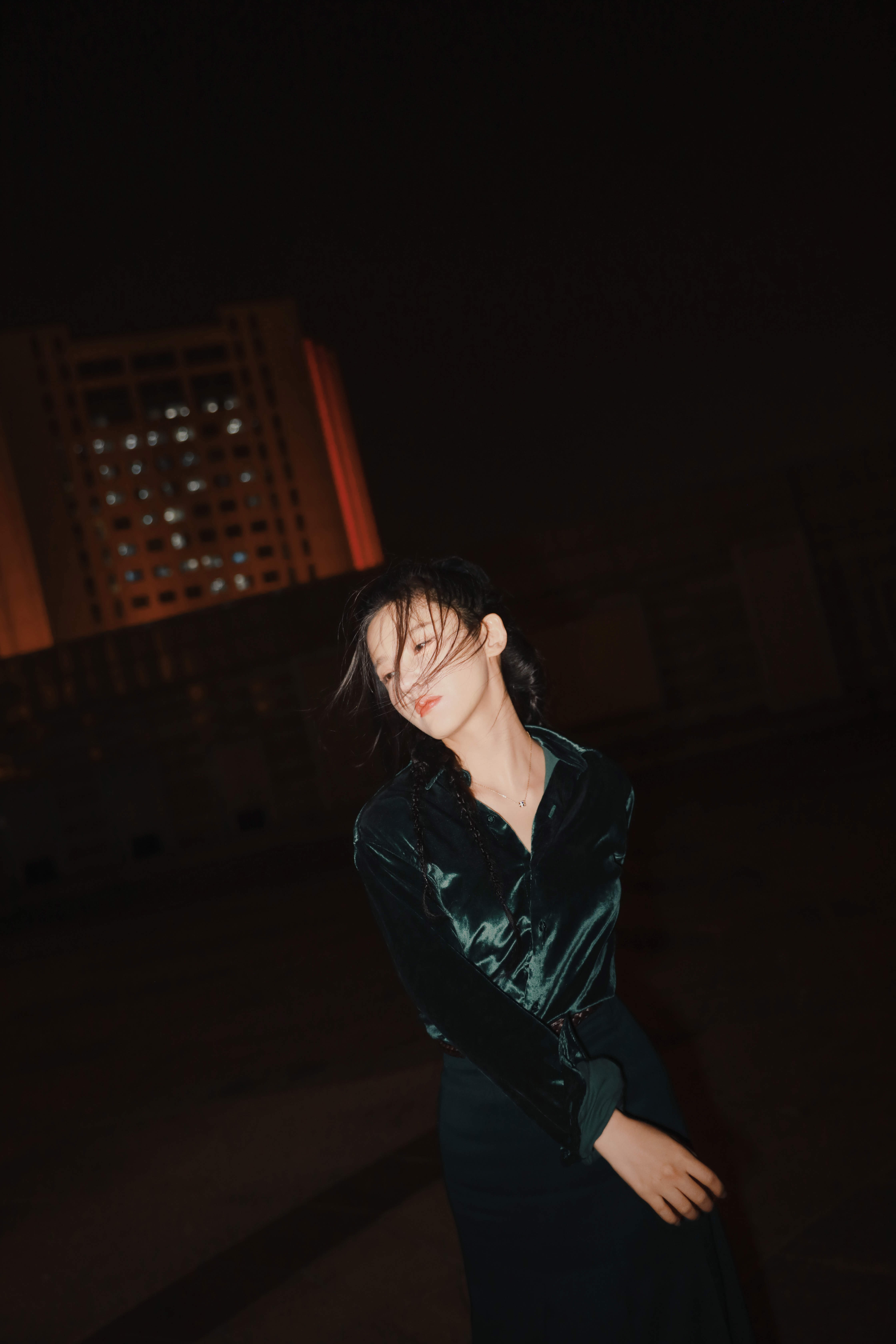 杨子姗最新写真曝光 学院风造型俏皮感十足_乌海