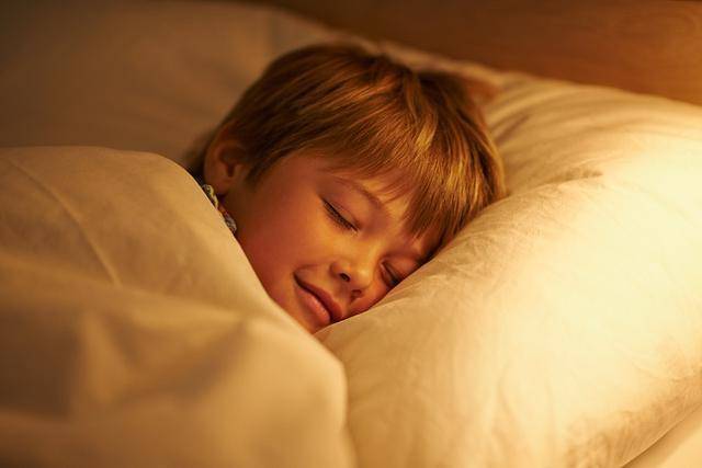 想睡睡不着，长期失眠或者顽固性失眠学会这几招一觉睡到天亮