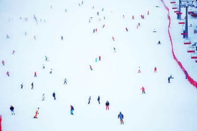 今年冬季吉林滑雪异常火爆，吉林四大滑雪场游客爆棚，附带攻略
