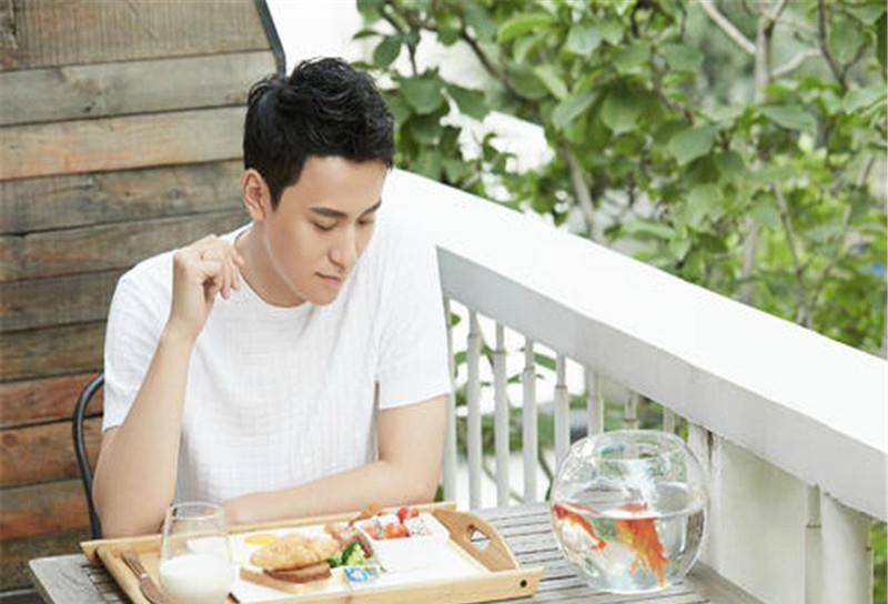 秦俊杰新恋情引人注目,又是因戏生情,杨紫唯一公开过的男友.